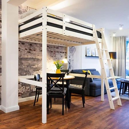 Shabby Chic Apartment In Ideal Location Hamburg Exterior photo