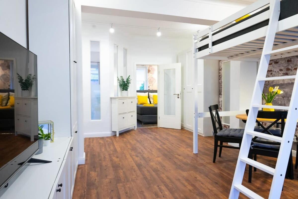 Shabby Chic Apartment In Ideal Location Hamburg Exterior photo