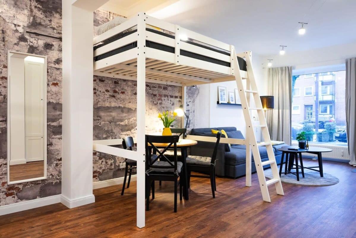 Shabby Chic Apartment In Ideal Location Hamburg Exterior photo