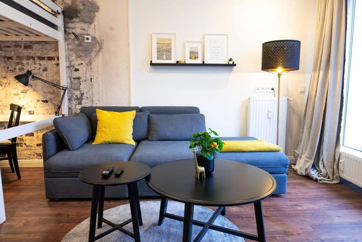 Shabby Chic Apartment In Ideal Location Hamburg Exterior photo